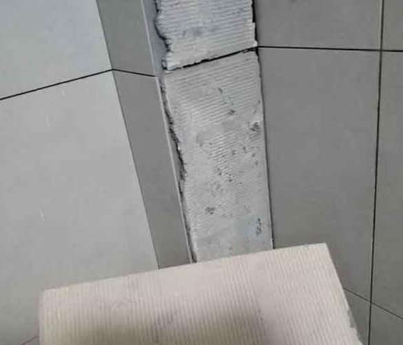 西峡瓷砖空鼓维修公司分享下厨房瓷砖脱落的补救措施。